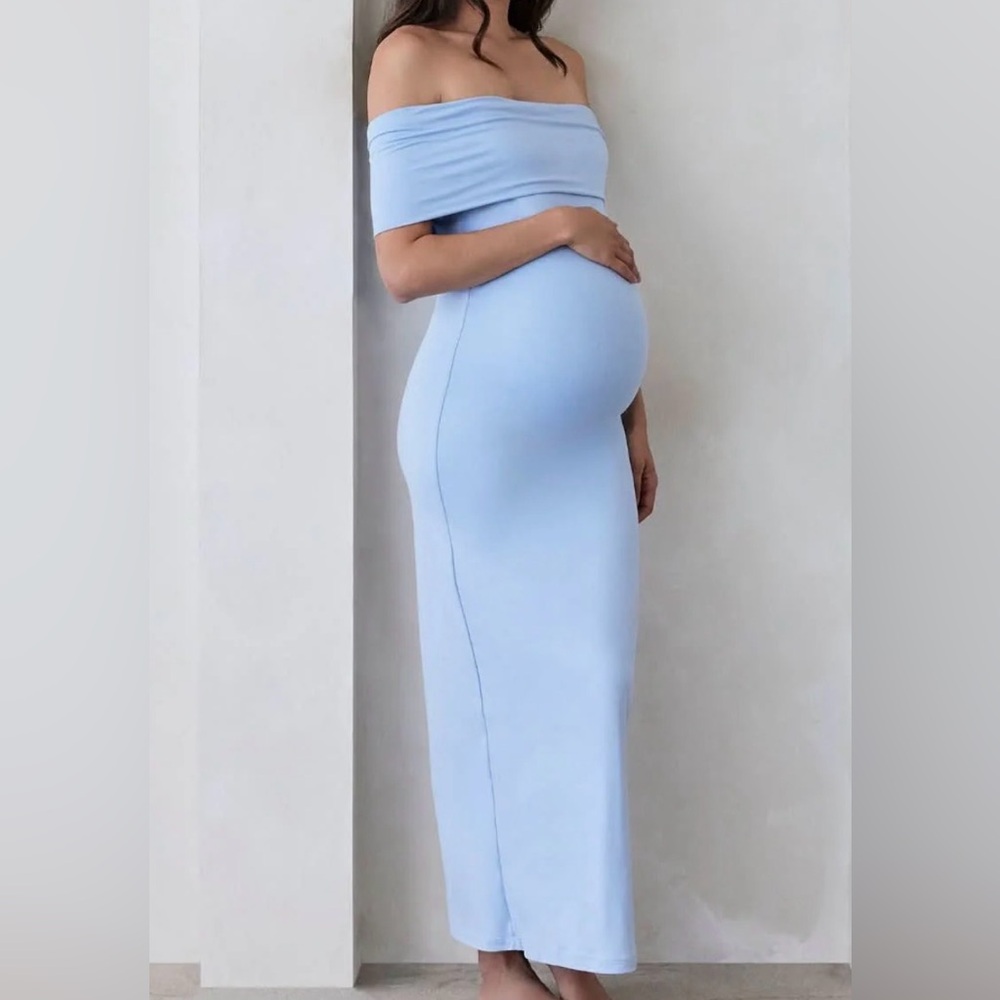 Elegant Strapless Maternity Dress in Light Blue